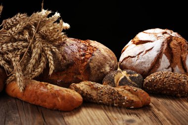 Ekmek ve ekmek çeşitleri gemide yukarıdan alır. Mutfak veya fırın poster tasarımı.