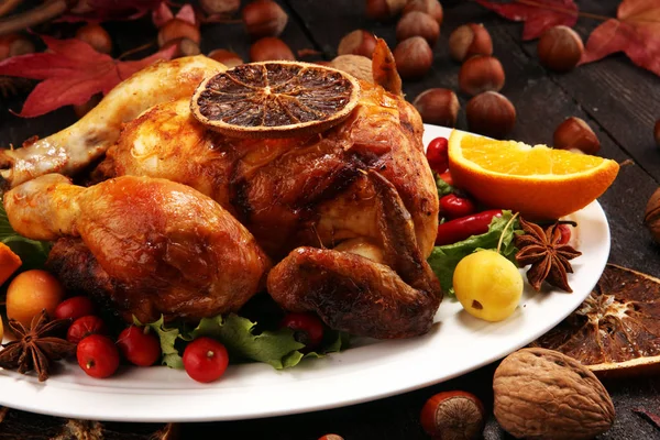 Dinde Poulet Cuit Four Table Noël Est Servie Avec Une — Photo