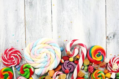 jöle ve şeker ile şekerler. renkli dizi farklı childs tatlılar ve muamele etmek