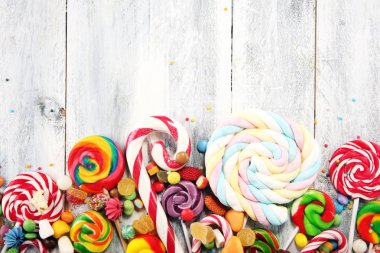 jöle ve şeker ile şekerler. renkli dizi farklı childs tatlılar ve muamele etmek