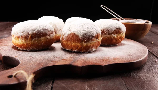 Rosquillas Alemanas Con Mermelada Azúcar Glaseado Carnaval Polvo Azúcar Donas — Foto de Stock