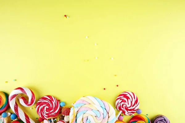Permen Dengan Jelly Dan Gula Penuh Warna Dari Cabai Yang — Stok Foto