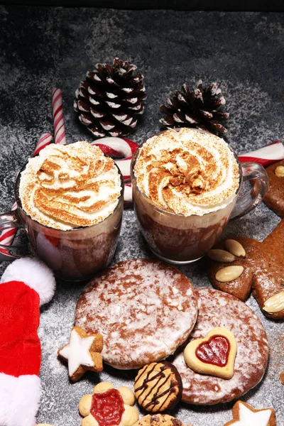 Horké Čokolády Kakao Šlehačkou Soubory Cookie Vánoce Stůl — Stock fotografie