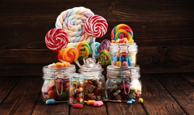 jöle ve şeker ile şekerler. renkli dizi farklı childs tatlılar ve cam kavanoz davranır