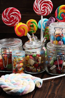 jöle ve şeker ile şekerler. renkli dizi farklı childs tatlılar ve cam kavanoz davranır