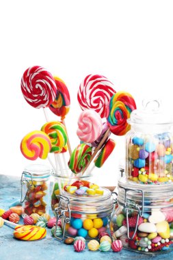 jöle ve şeker ile şekerler. renkli dizi farklı childs tatlılar ve cam kavanoz davranır