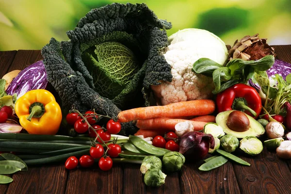 Σύνθεση Ποικιλία Από Ωμά Βιολογικά Λαχανικά Και Φρούτα Ισορροπημένη Διατροφή — Φωτογραφία Αρχείου