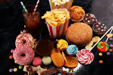 Sağlıksız ürünler. Yemek vücut, deri, kalp ve dişler için kötüdür. Fast karbonhidrat besin çeşitleri. 