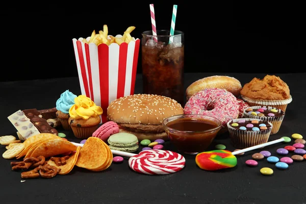 不健康的产品 对身材 心脏和牙齿有害的食物 速食碳水化合物食物的分配 — 图库照片