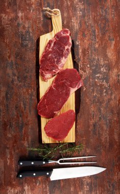 Biftek ham. Barbekü kaburga eti, yaşlı Wagyu ekşili kuru. Çeşitli ham Kara Angus Başbakan eti biftek pala, Striploin, kaburga, bonfile fileto mignon