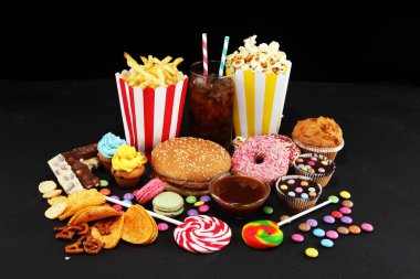 Sağlıksız ürünler. Yemek vücut, deri, kalp ve dişler için kötüdür. Fast karbonhidrat besin çeşitleri. 