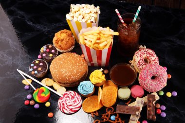 Sağlıksız ürünler. Yemek vücut, deri, kalp ve dişler için kötüdür. Fast karbonhidrat besin çeşitleri. 