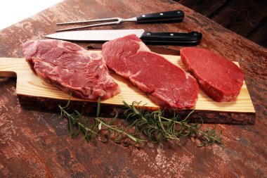 Biftek ham. Barbekü kaburga eti, yaşlı Wagyu ekşili kuru. Çeşitli ham Kara Angus Başbakan eti biftek pala, Striploin, kaburga, bonfile fileto mignon