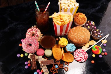 Sağlıksız ürünler. Yemek vücut, deri, kalp ve dişler için kötüdür. Fast karbonhidrat besin çeşitleri. 