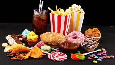 Sağlıksız ürünler. Yemek vücut, deri, kalp ve dişler için kötüdür. Fast karbonhidrat besin çeşitleri. 