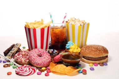 Sağlıksız ürünler. Yemek vücut, deri, kalp ve dişler için kötüdür. Fast karbonhidrat besin çeşitleri. 