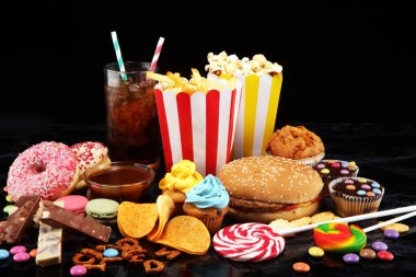 Sağlıksız ürünler. Yemek vücut, deri, kalp ve dişler için kötüdür. Fast karbonhidrat besin çeşitleri. 