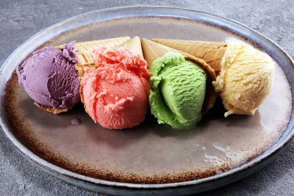 Set Van Verschillende Kleuren Smaken Met Bessen Noten Vruchten Vanille — Stockfoto