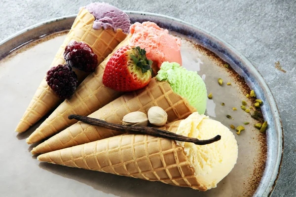 Set Van Verschillende Kleuren Smaken Met Bessen Noten Vruchten Vanille — Stockfoto