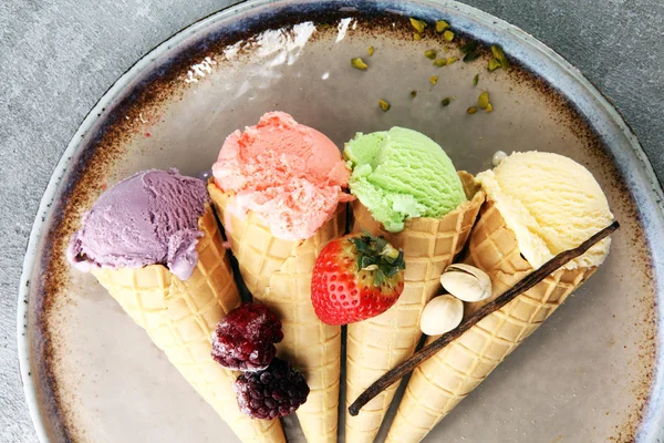 Set Van Verschillende Kleuren Smaken Met Bessen Noten Vruchten Vanille — Stockfoto