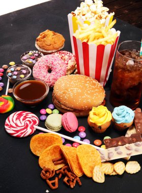 Sağlıksız ürünler. Yemek vücut, deri, kalp ve dişler için kötüdür. Fast karbonhidrat besin çeşitleri. 