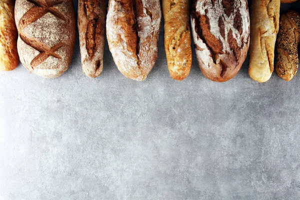Pişmiş Ekmek Ekmek Rulo Taş Tablo Arka Plan Üzerinde Ürün — Stok fotoğraf