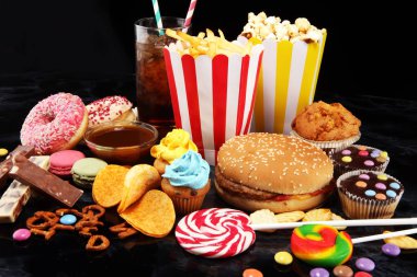 Sağlıksız ürünler. Yemek vücut, deri, kalp ve dişler için kötüdür. Fast karbonhidrat besin çeşitleri. 