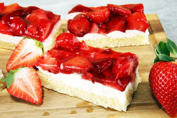 Aardbei Cake Veel Verse Aardbeien — Stockfoto
