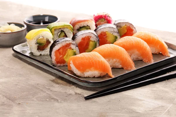 Primer Plano Sushi Sashimi Con Palillos Soja Rollo Sushi Con — Foto de Stock