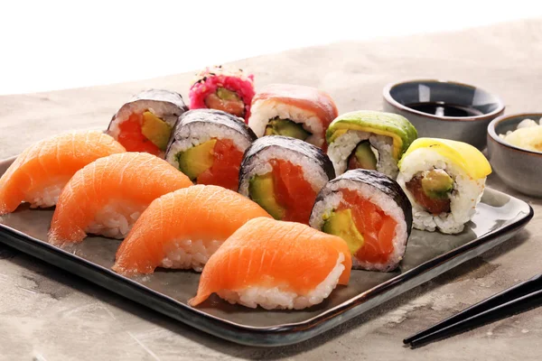 Primer Plano Sushi Sashimi Con Palillos Soja Rollo Sushi Con — Foto de Stock