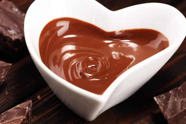 融化的巧克力 融化的巧克力 巧克力漩涡和制作 — 图库照片