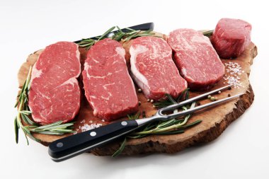 Biftek ham. Barbekü kaburga eti, yaşlı Wagyu ekşili kuru. Çeşitli ham Kara Angus Başbakan eti biftek pala, Striploin, kaburga, bonfile fileto mignon