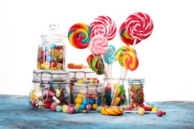 jöle ve şeker ile şekerler. renkli dizi farklı childs tatlılar ve cam kavanoz davranır