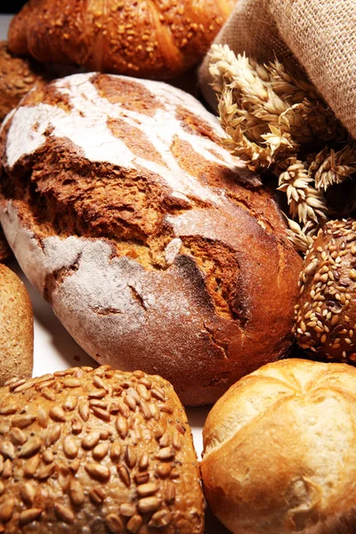 Verschillende Soorten Brood Brood Broodjes Aan Boord Van Bovenaf Keuken — Stockfoto