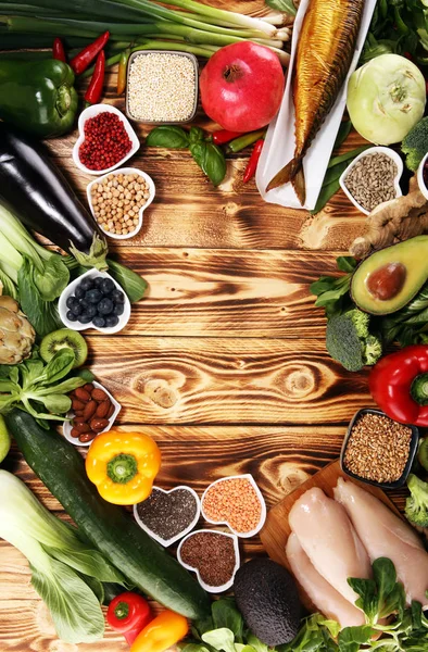 Sağlıklı gıda seçimi yeme temiz. meyve, sebze, tohum, su — Stok fotoğraf