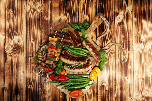 바베 큐에 야채 모듬된 맛 있는 구운된 고기. Gr — 스톡 사진