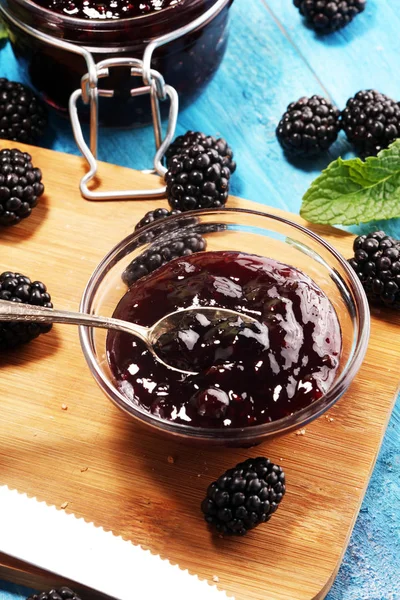 Blackberry jam with fresh blackberries and mint. marmalade on sp — Stock Photo, Image