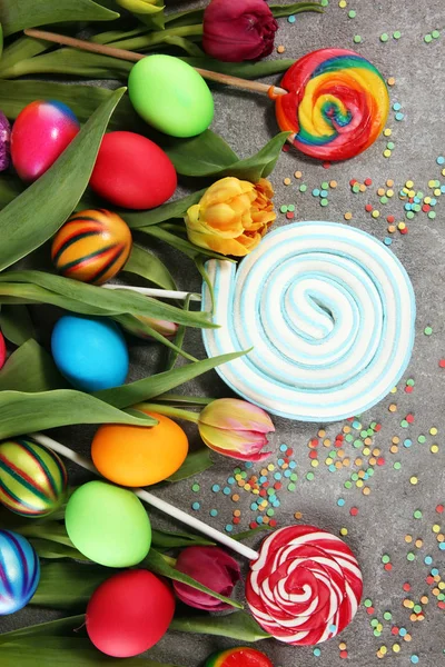 Candies with jelly and sugar with tulips and easter eggs. — Stock Photo, Image