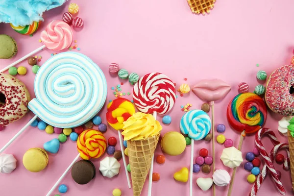 Bonbons avec de la gelée et du sucre. tableau coloré de différents enfants — Photo