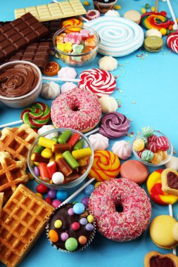 jöle ve şeker ile şekerler. renkli farklı childs dizi
