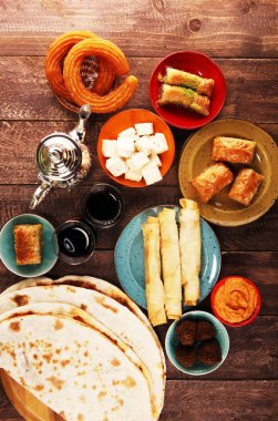 Orta Doğu ya da Arap yemekleri ve çeşitli meze, beton pas