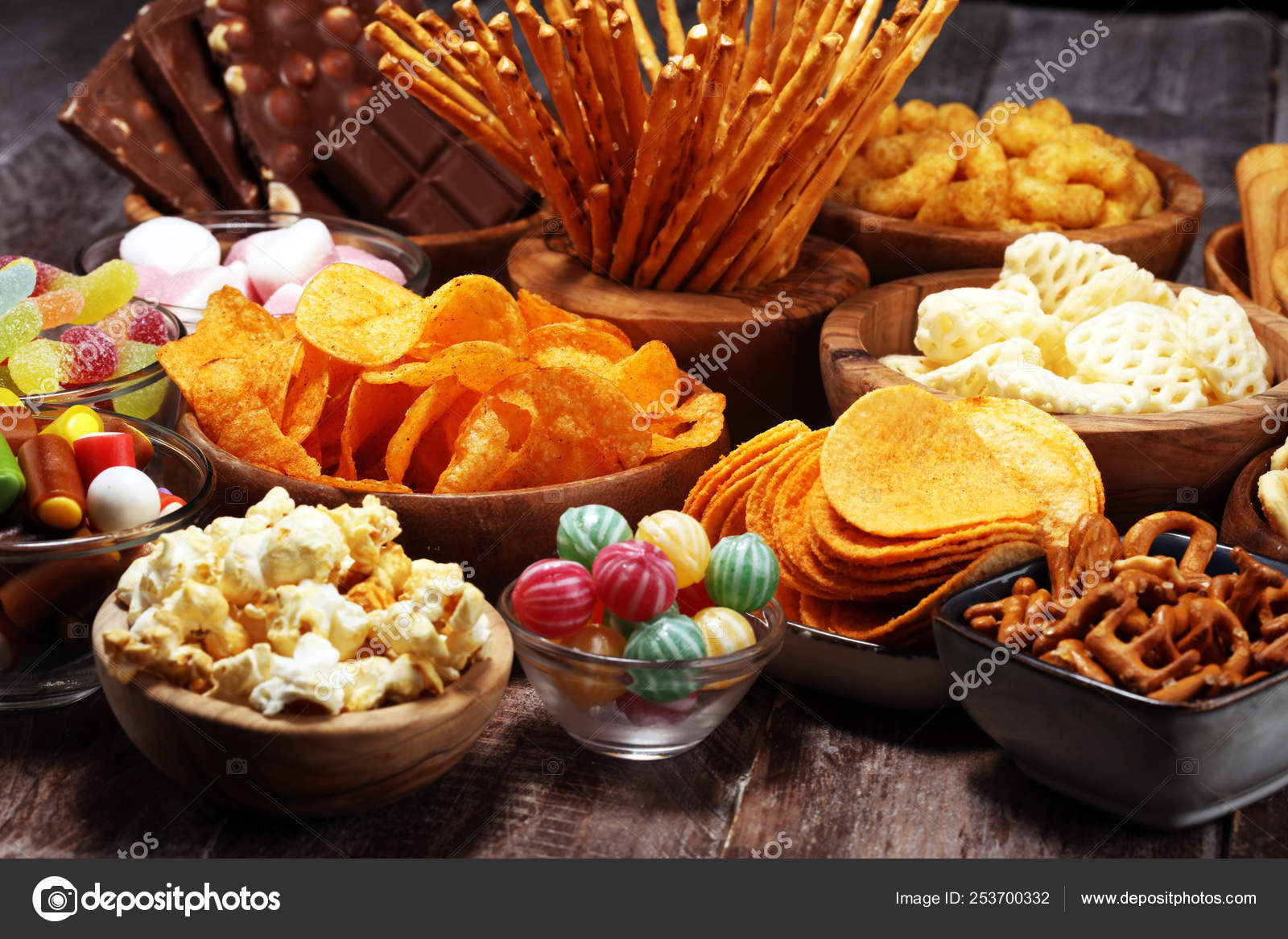 Foto de Noite De Jogos De Comida e mais fotos de stock de Queijo - Queijo,  Batata Frita de Pacote, Biscoito Cracker - iStock