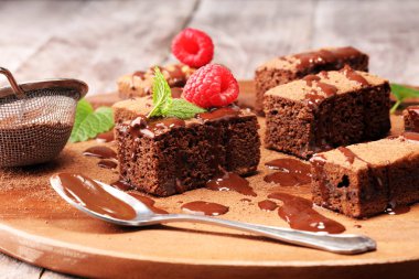 Çikolatalı browni kek tatlı Ahududu ve baharat üzerine bir ru