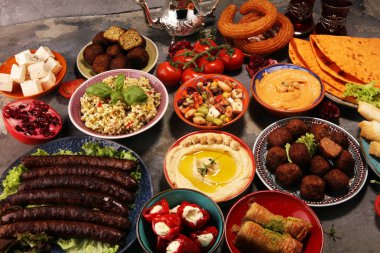 Orta Doğu ya da Arap yemekleri ve çeşitli meze, beton pas