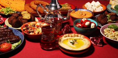 Orta Doğu ya da Arap yemekleri ve çeşitli meze, beton pas