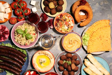 Orta Doğu ya da Arap yemekleri ve çeşitli meze, beton pas