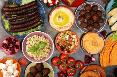 Orta Doğu ya da Arap yemekleri ve çeşitli meze, beton pas