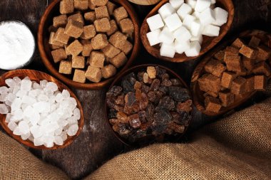 Şeker, kahverengi şeker ve beyaz rustik ahşap t türleri