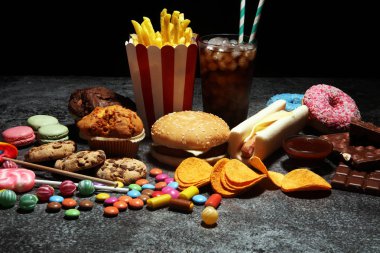 Sağlıksız ürünler. yemek vücut, deri, kalp ve dişler için kötüdür..