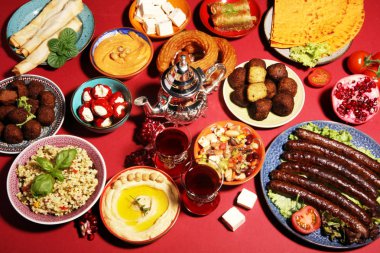 Orta Doğu ya da Arap yemekleri ve çeşitli meze, beton pas